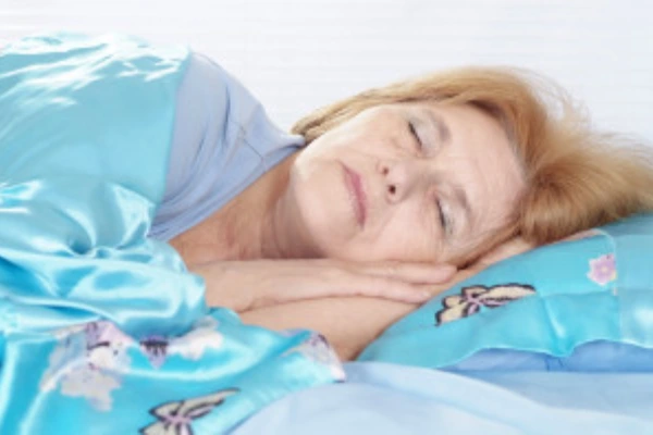 4 Tips to Help Your Loved One Sleep Better According to Her Body’s Natural Rhythms